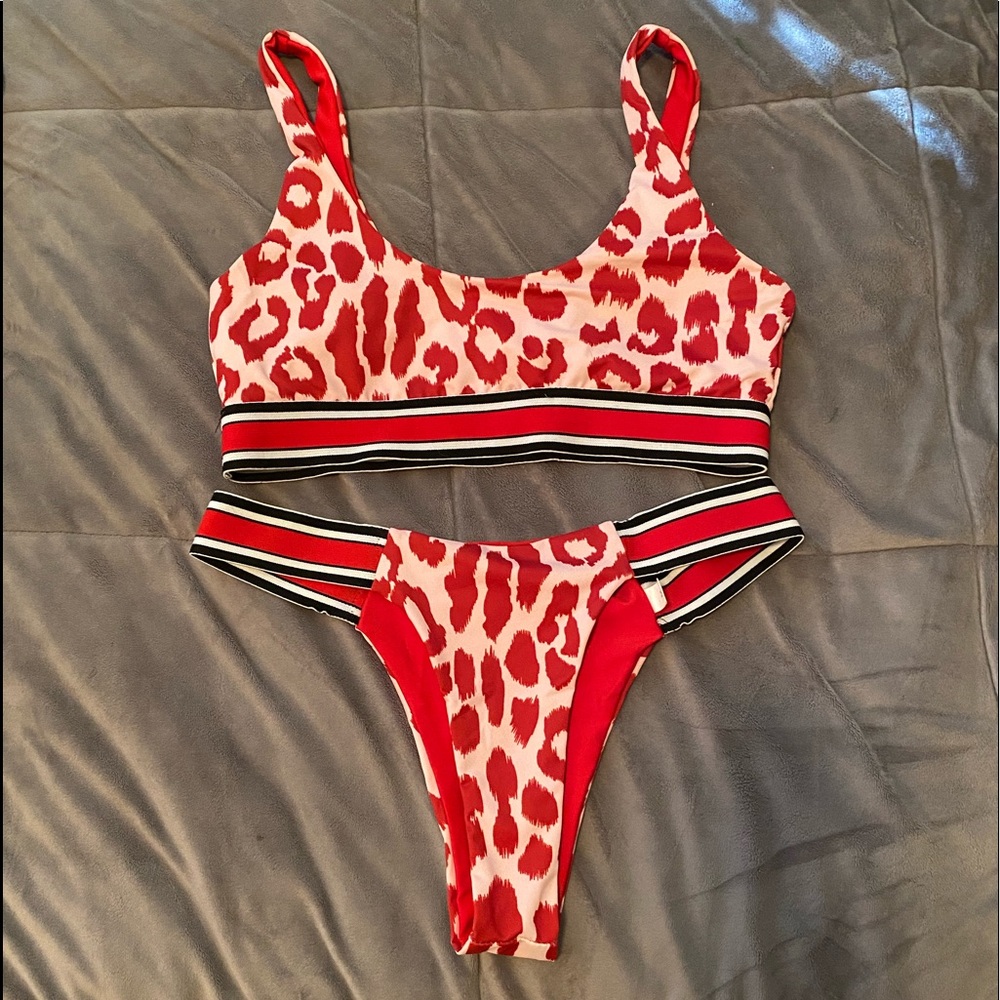 Leopard print bikini set!